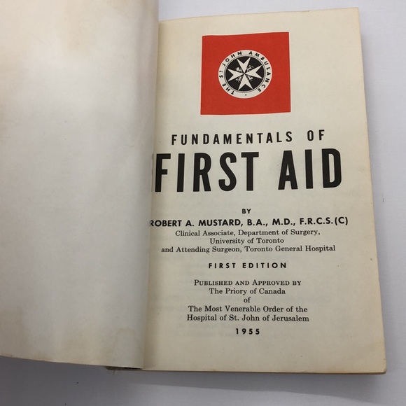 Handbook St. John Ambulance ‘Fundamentals of First Aid’ - Picture 3 of 5